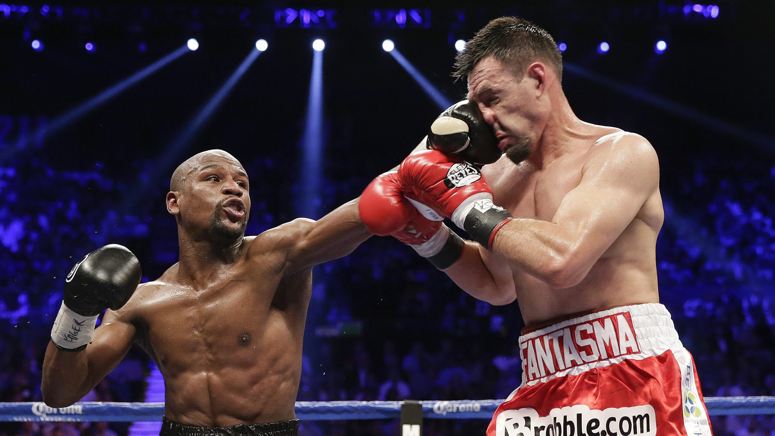 -水上摩托挑战：乘风破浪的极致体验，水上摩托表演视频