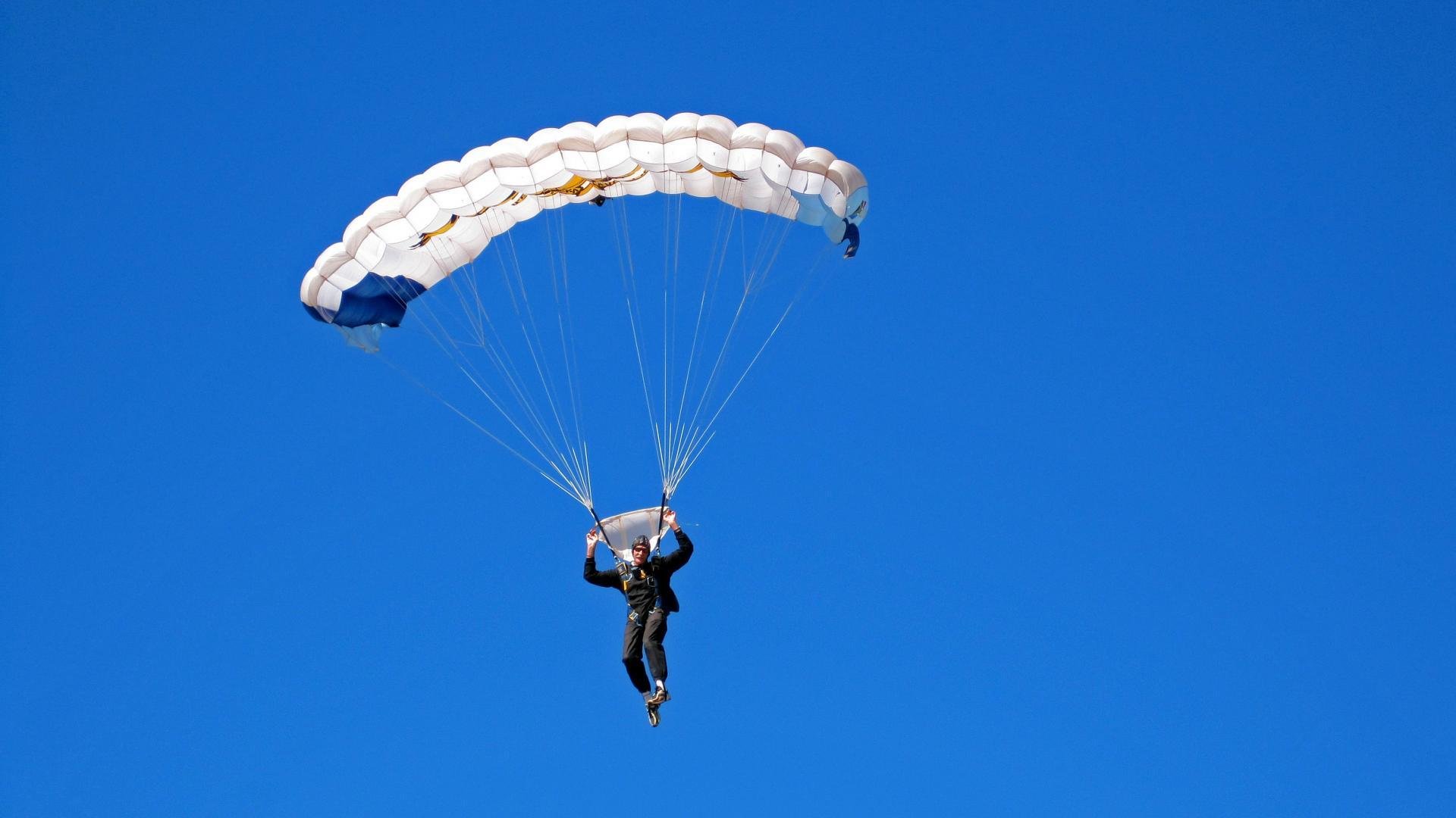 爱游戏综合娱乐-轮胎管理指南：在比赛中领先一步，轮胎使用管理制度