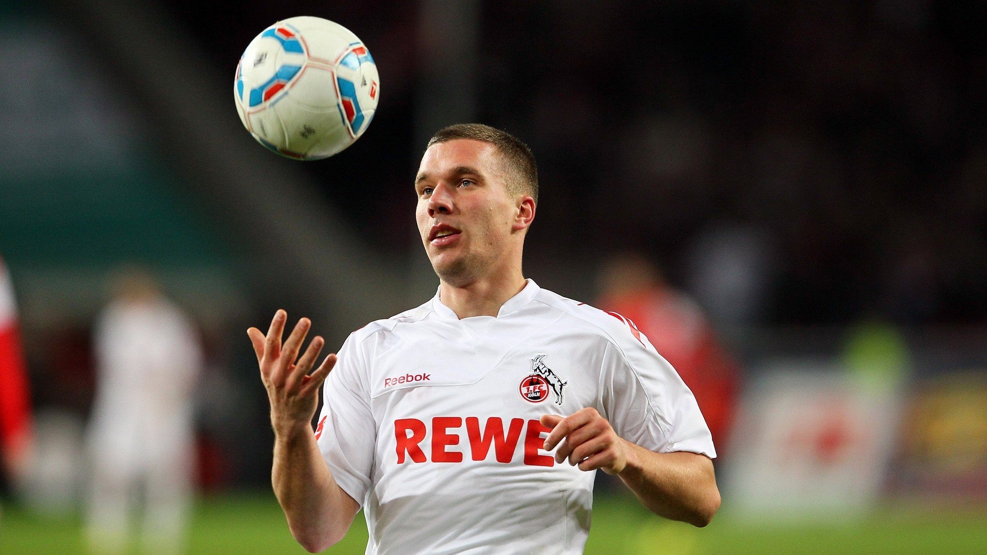 爱游戏娱乐-塞维利亚主场1-1战平比利亚雷亚尔，双方互有攻守，塞维利亚vs